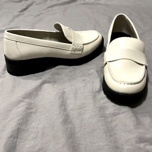 Old Navy white lug sole chunky loafer size 8